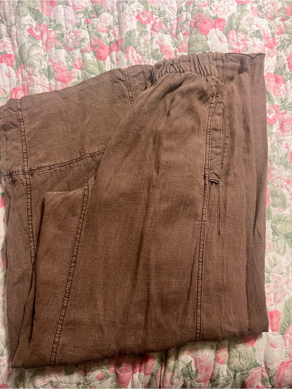 Woman’s Elastic Waist Brown Linen-Blend Pants